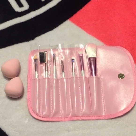NWOT 9pc Makeup Brush Set