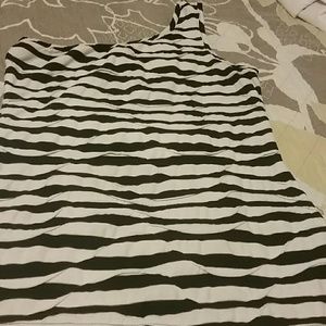 🎀🎀Black and white off the shoulder top