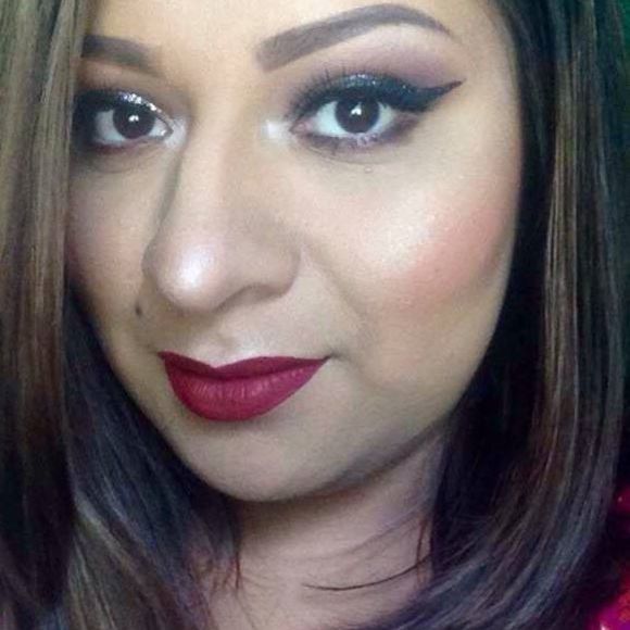 Meet your Posher, Nely