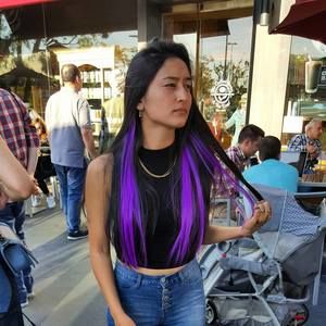 Meet your Posher, Valia