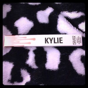 Kylie Jenner 💯 authentic Metal Matte Lipstick