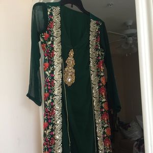 Pakistani shalwar kameez worn only 2 times