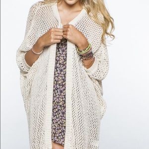 BRANDY MELVILLE beige slouchy cardigan