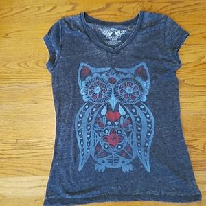a gray owl tshirt