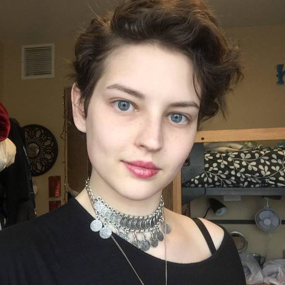 Meet your Posher, Christina