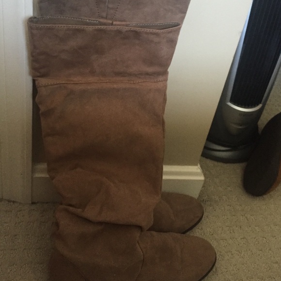 Boots - Picture 2 of 3