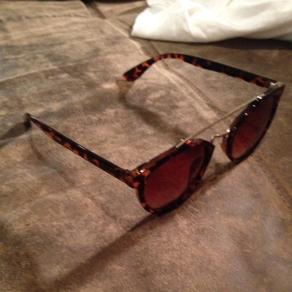 Sunglasses - Picture 3 of 3