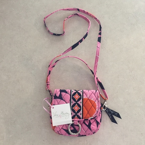 Vera Bradley Handbags - NWT: Vera Bradley crossbody bag !