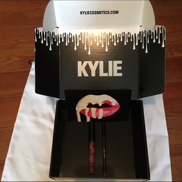 Kylie Lip Kit in Posie K