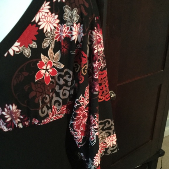 Flowered blouse - Picture 2 of 2