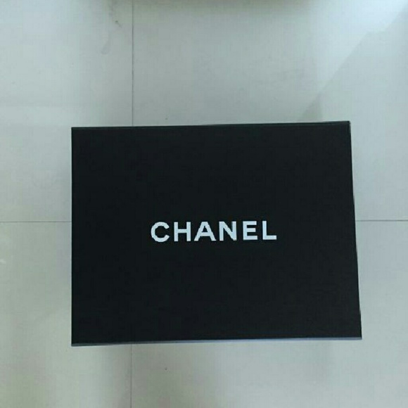 Chanel Classic Handbag - Picture 4 of 4