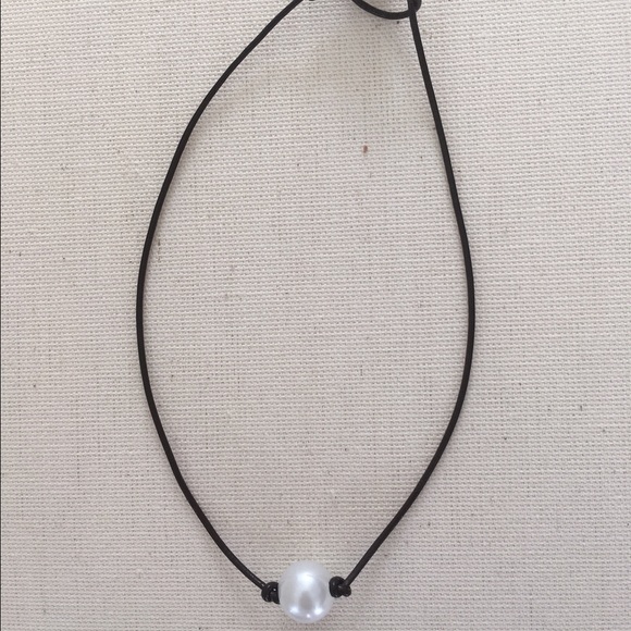 BLACK leather and Pearl necklace❤️