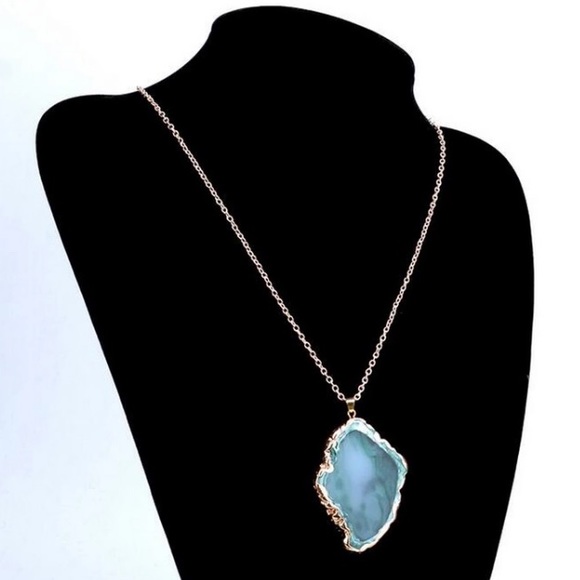 Green/Gold Agate Sliced Pendant Necklace