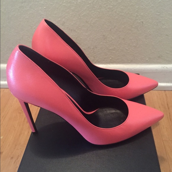 Saint Laurent coral pink pumps size 39.