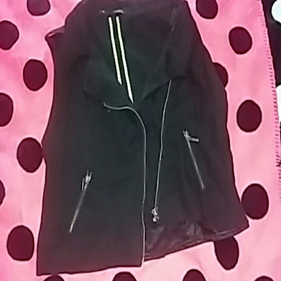 Vest - Picture 2 of 2