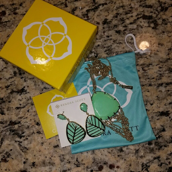 *Sold* Kendra scott Ashyln and eden earrings