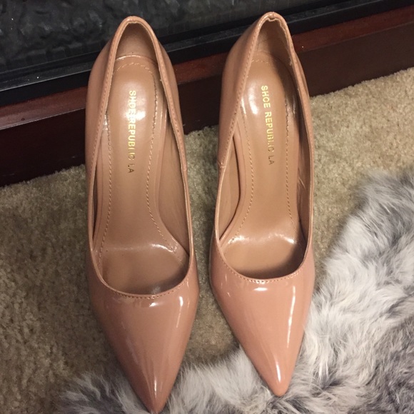 Shoe Republic Nude Pumps