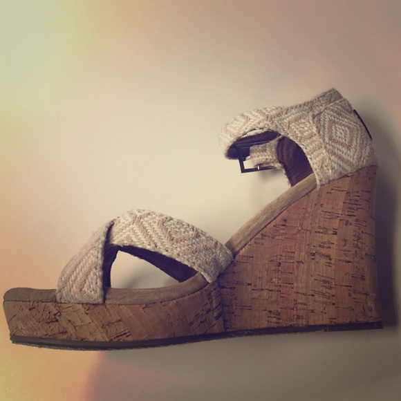 Toms wedges