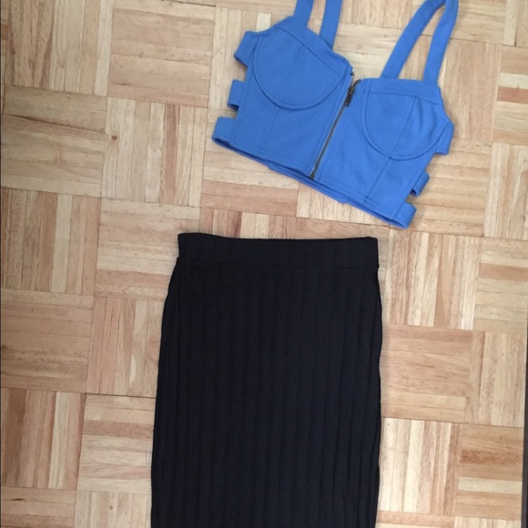 💙 Cut Out Crop Top - Picture 3 of 3