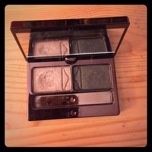 Hourglass duo eye shadow