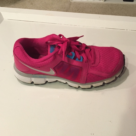 Nike Dual Fusion ST2 hot pink sneakers size 9