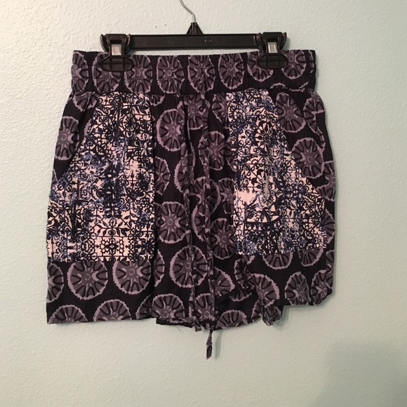 Patterned drawstring shorts - Picture 1 of 3