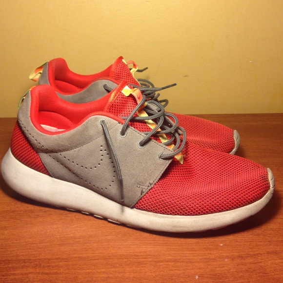 Nike Roshes Size 10