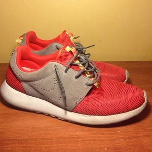 Nike Roshes Size 10