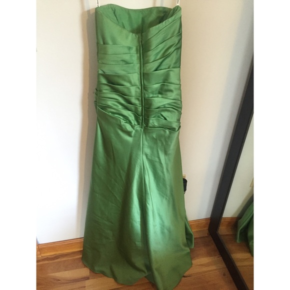 David's Bridal, bridesmaid dress - Picture 3 of 3