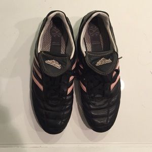 Adidas Traxion hardground soccer cleats size 9 1/2