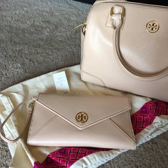 Tory Burch Handbags - Tory burch set for Bre🎀