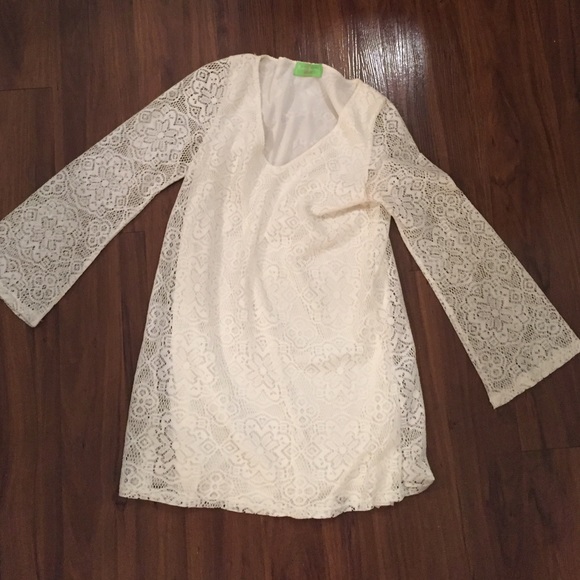 White, lace dress