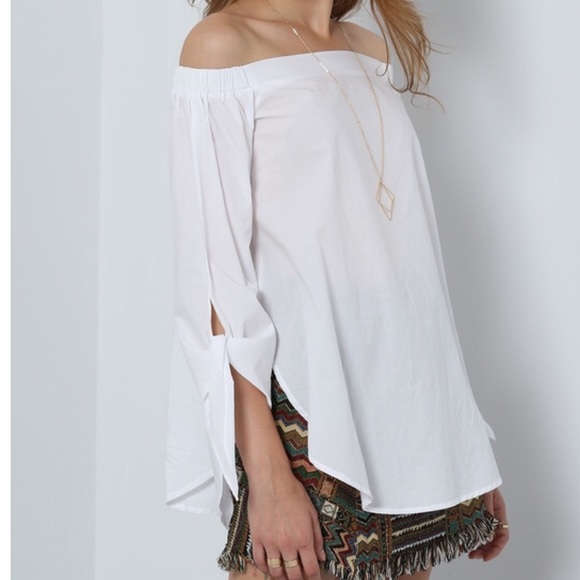 🎉LAST ONE🎉NWT White Knotted Off The Shoulder Top - Picture 2 of 4