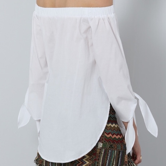 🎉LAST ONE🎉NWT White Knotted Off The Shoulder Top - Picture 3 of 4