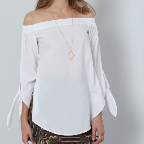 🎉LAST ONE🎉NWT White Knotted Off The Shoulder Top - Picture 4 of 4