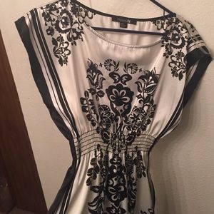 Nice blouse, can be worn with jeans or leggings