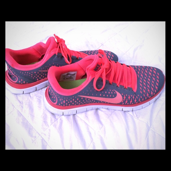Nike Shoes - Nike Free 3 Sneaks