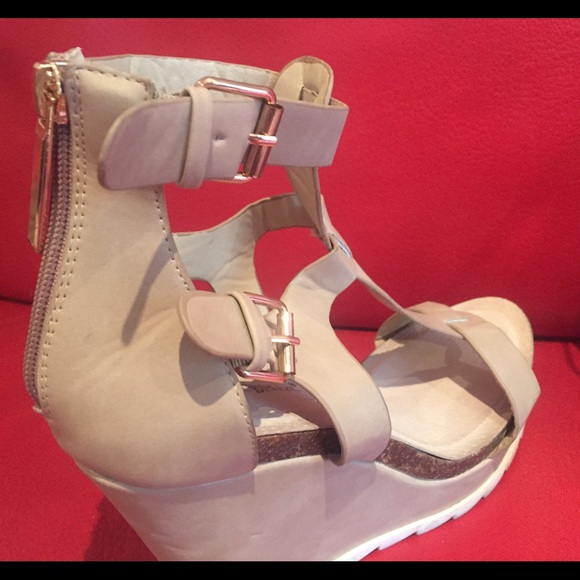 Genuine leather, light tan color sandals - Picture 2 of 4