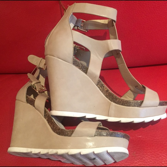 Genuine leather, light tan color sandals - Picture 3 of 4