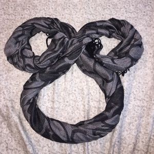 THE CUTEST MICKEY MOUSE REVERSIBLE PASHMINA SCARF
