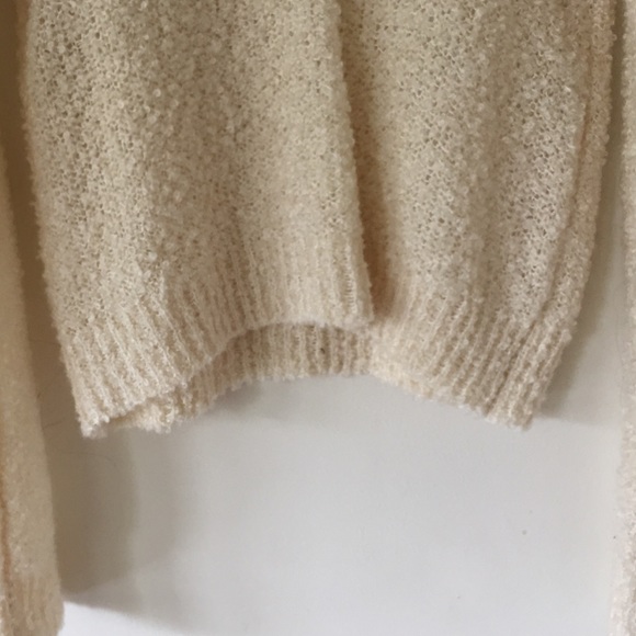 Comfy-cozy white cream sweater - Picture 3 of 3