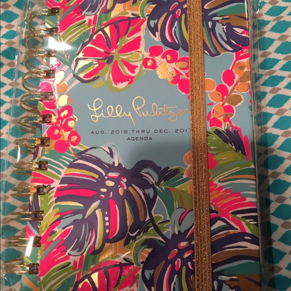 August 2016 - December 2017 Lilly Pulitzer Agenda
