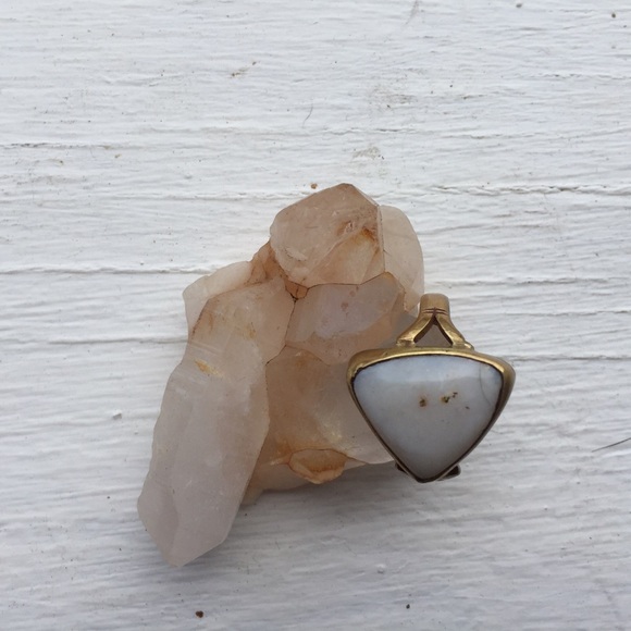 *S o l d* Ring with white stone