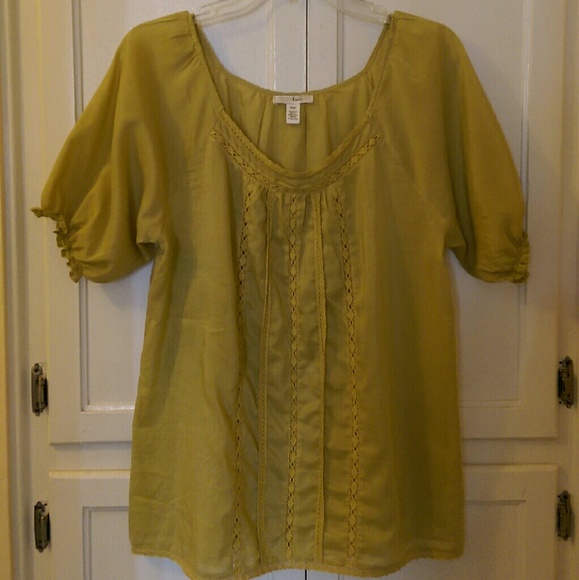 Trinity very sweet peasant style top.