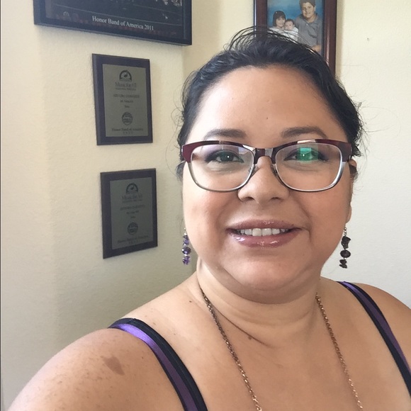 Meet your Posher, Vanessa
