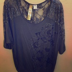 Beautiful gray/silver top from Buckle