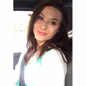 Meet your Posher, Lara