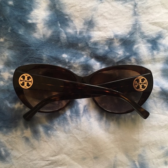 Tory Burch Accessories - TORY BURCH tortoise shell cat eye sunglasses