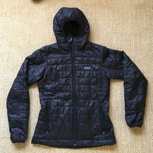 Patagonia hooded lightweight puffer jacket