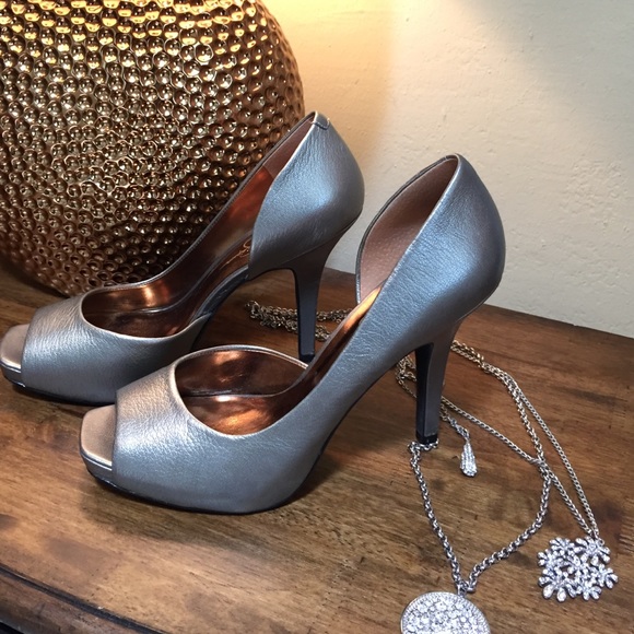 Like New Jessica Simpson Peep Toe 5" heels! - Picture 2 of 4